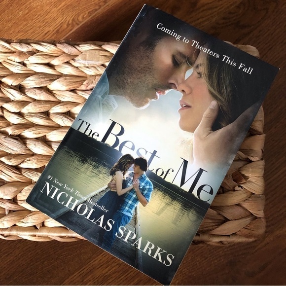 The Best of Me by: Nicholas Sparks paperback book - Picture 1 of 4